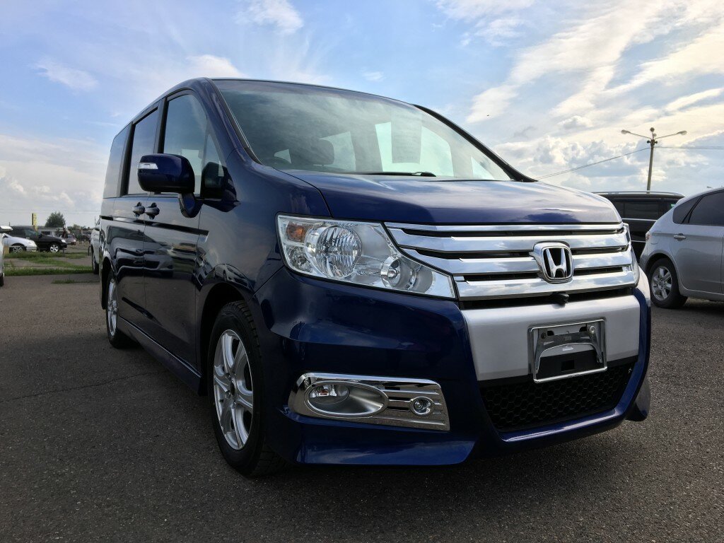 Хонда степвагон фото. Honda Stepwgn 2011. Honda Stepwgn IV. Honda Stepwgn 2011 года. Honda Stepwgn spada 2011.