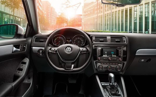 Интерьер салона Volkswagen Jetta 2017