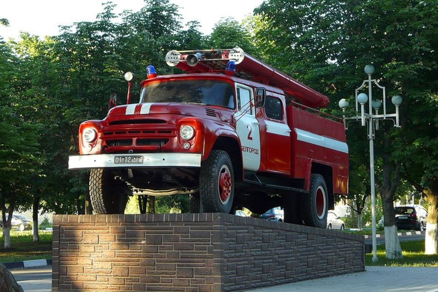 Памятник пожарному автомобилю. ЗИЛ 130 АЦ-40. Пожарная машина ЗИЛ 130 АЦ 40. ЗИЛ 130 пожарный. ЗИЛ 130 в1 пожарный.