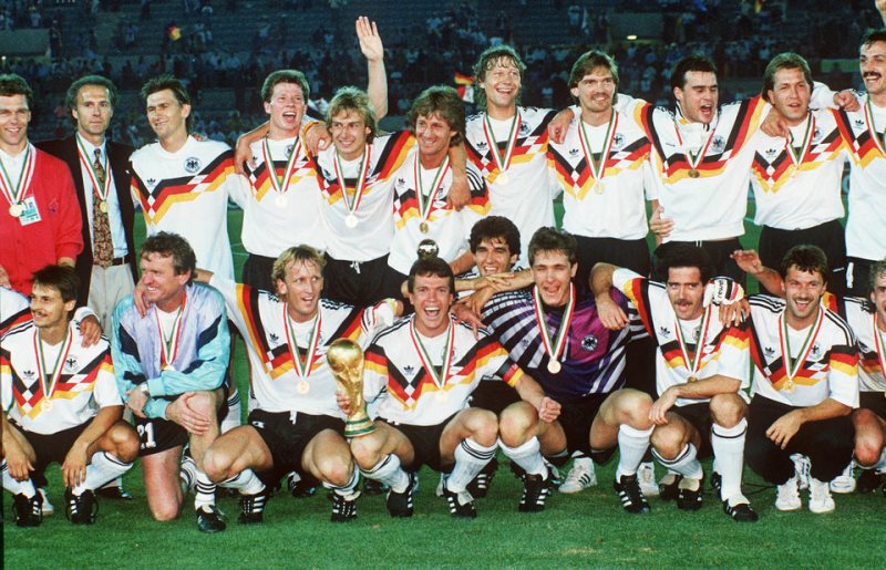 Лотар Маттеус и сборная ФРГ в 1990 году