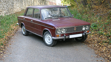 Автомобиль ВАЗ-2103