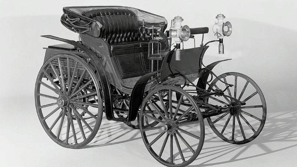Самый первый автомобиль в мире фото