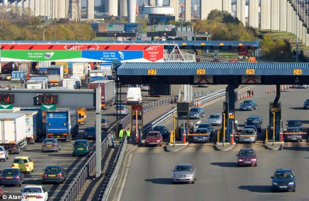 A compressed perspective view of traffic entering and leaving the tolls of the QE2 bridge on the M25 motorway