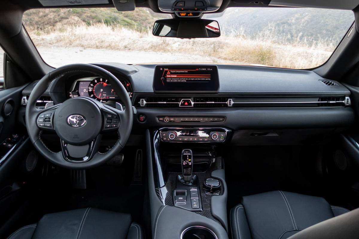 toyota-supra-2020-17-cockpit-shot--front-row--interior.jpg