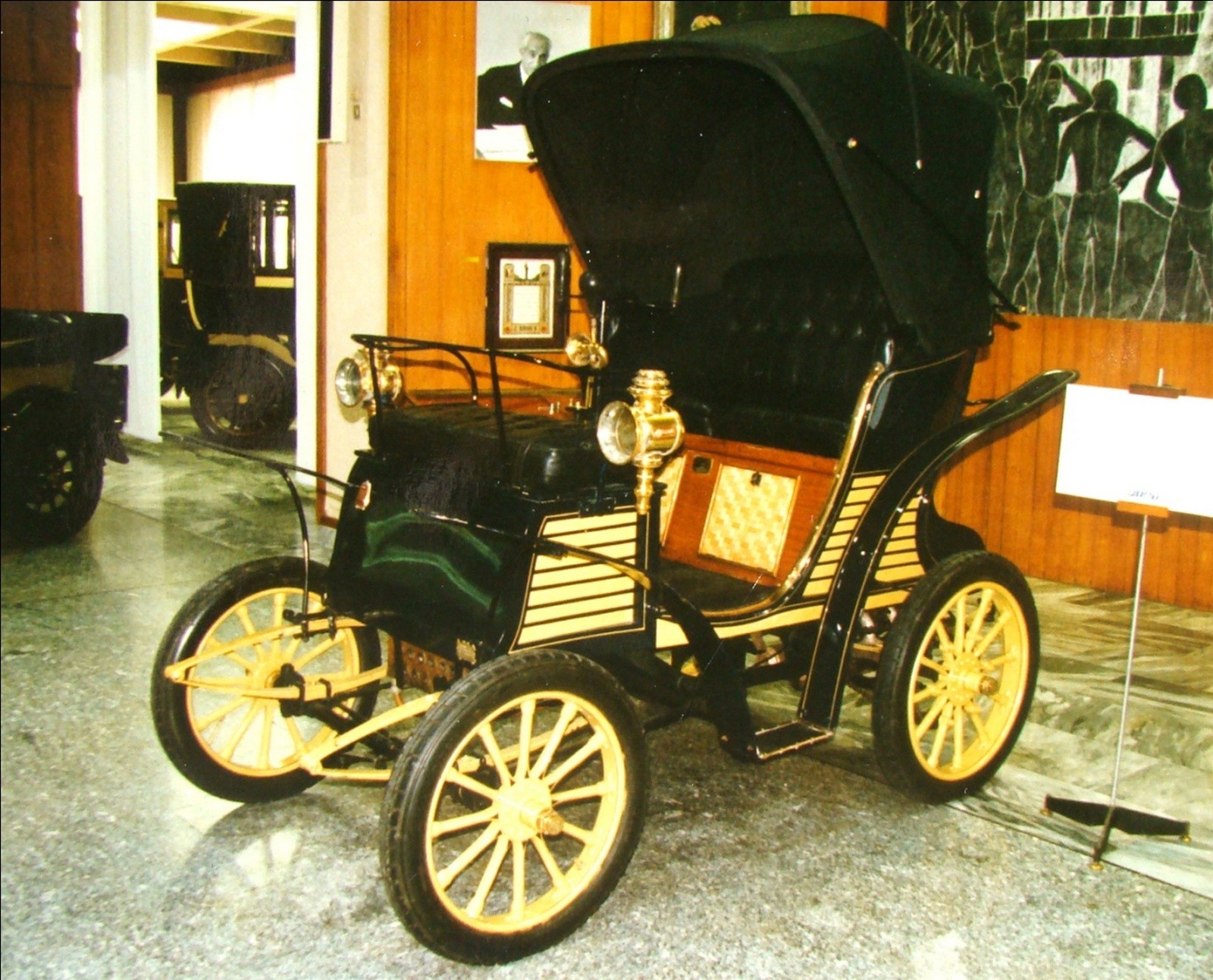 Первый автомобиль будущего концерна FIAT. 1899 год (фото автора)