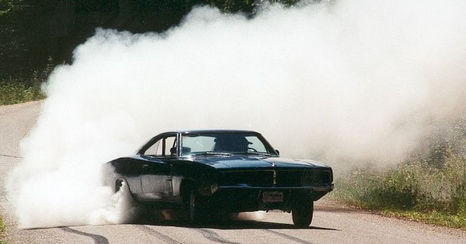 Машина в дыму