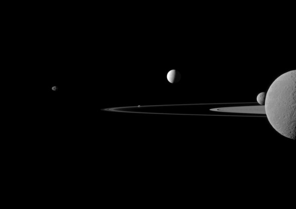 12 сентября 2011 года. Спутники Сатурна Янус, Пандора, Энцелад, Рея и Мимас
