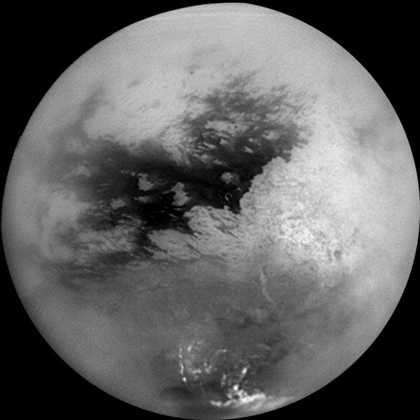 23 ноября 2004 года. Мозаика из девяти изображений спутника Сатурна Титана