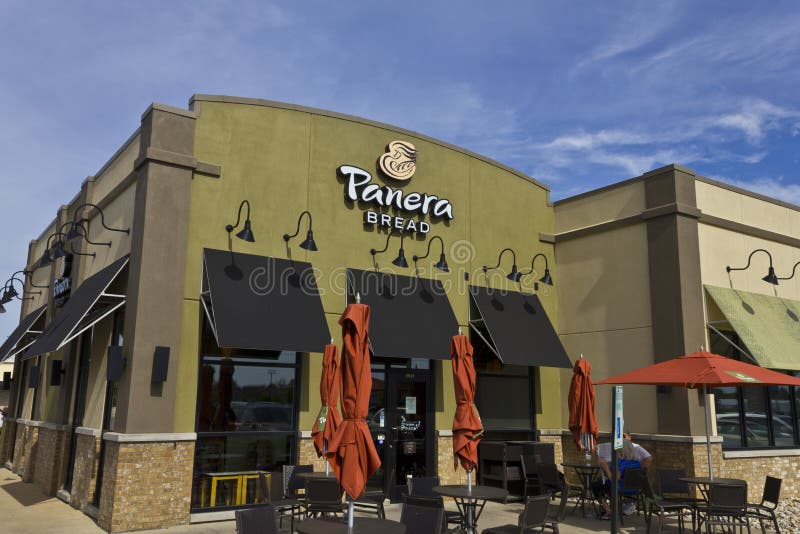 Indianapolis - Circa June 2016: Panera Bread Retail Location. Panera is a Chain of Fast Casual Restaurants Offering Free WiFi III royalty free stock images