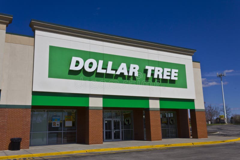 Indianapolis - Circa March 2016: Dollar Tree Discount Store I stock photography