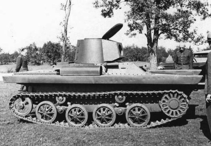 ​Польский опытный плавающий танк PZInż.130. Прототип построен в 1937 году. Масса 3,92 тонны, двигатель 95 л.с., скорость до 60 км/ч по суше, до 8 км/ч на плаву. Вооружение не устанавливалось, вероятнее всего, танк планировалось вооружить 20-мм автоматической пушкой либо пулемётом. Экипаж 2 человека - Армейские земноводные 