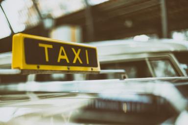 Эксперты назвали выгоду между содержанием личного автомобиля, каршерингом и такси