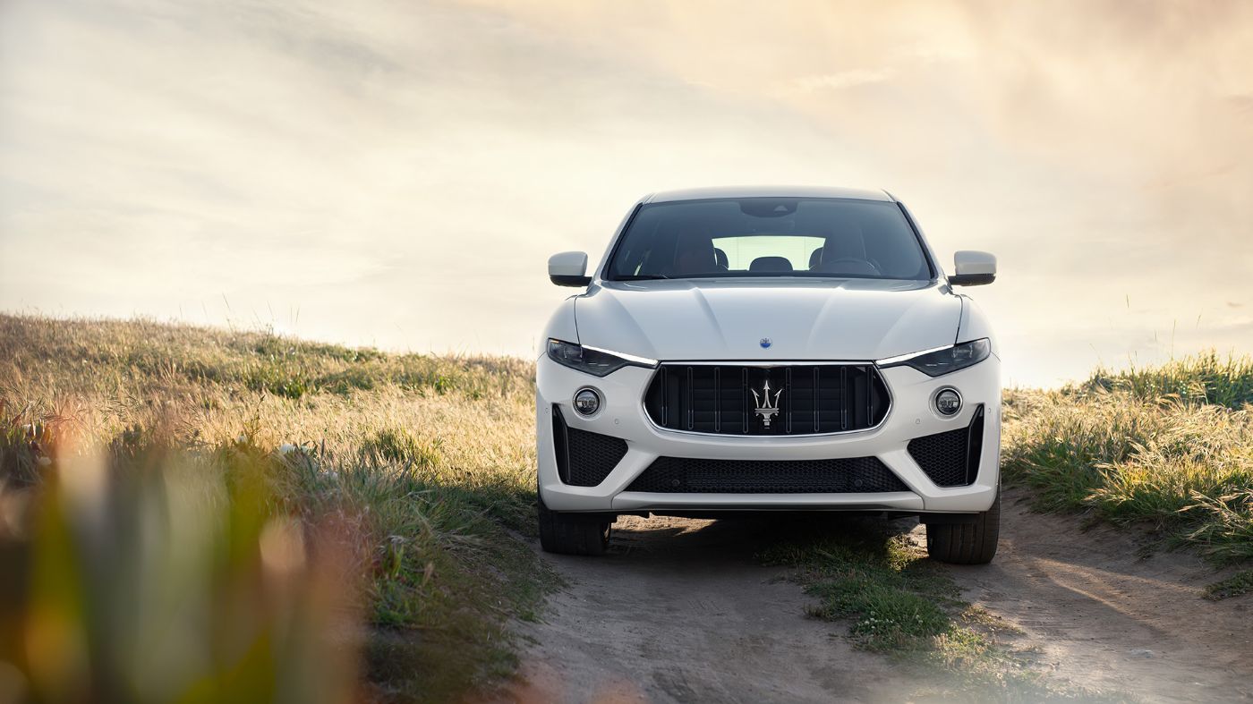 Maserati Levante GTS, colore Bianco, vista frontale