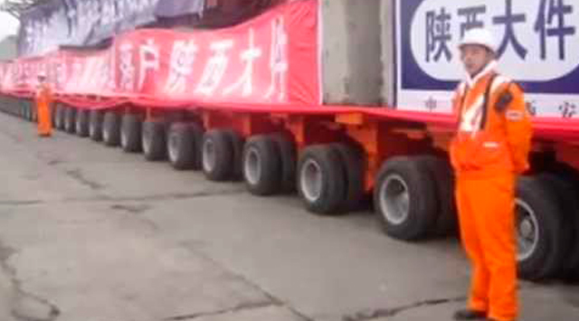 Длинный китайский тягач